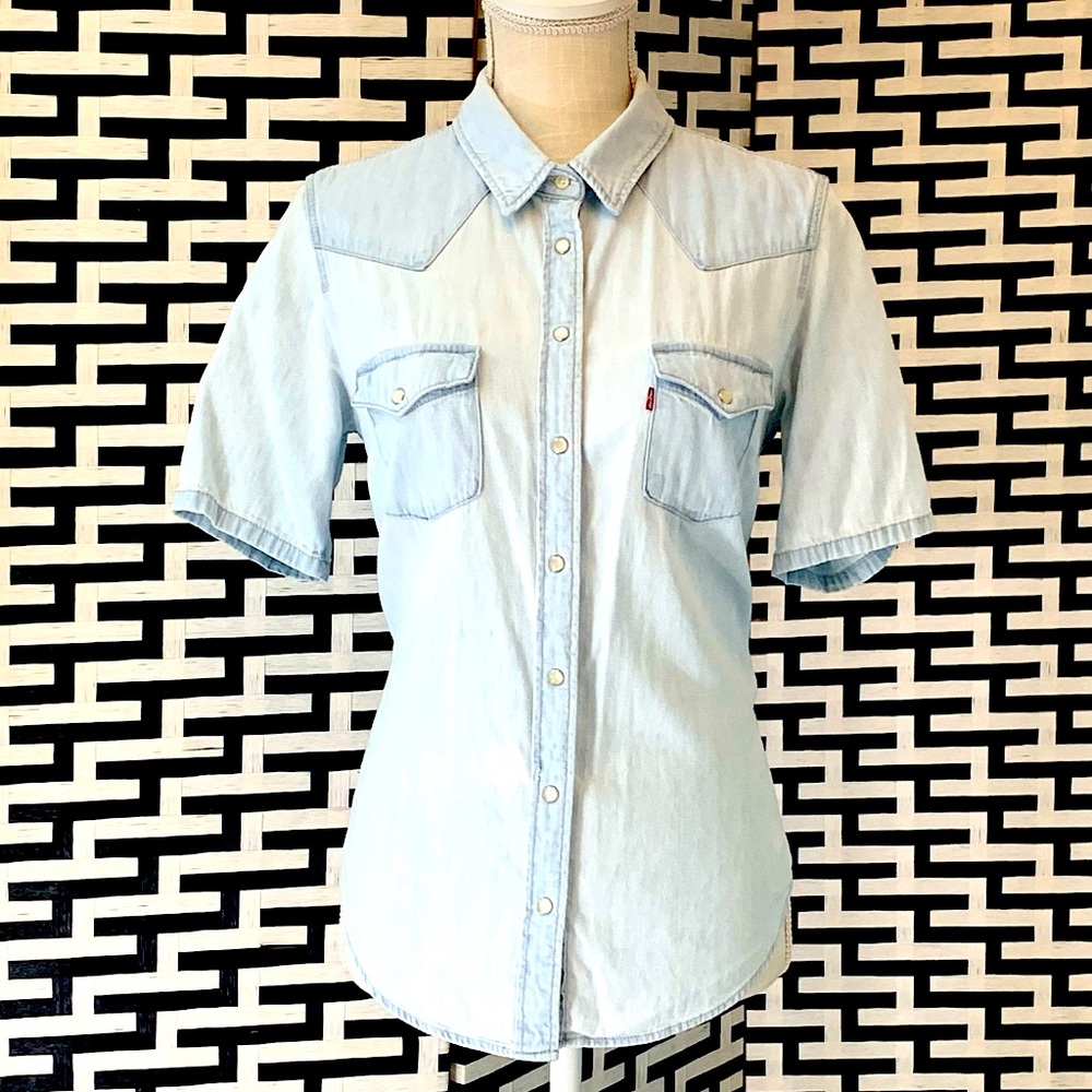 Sold! Levi’s Denim Short Sleeve Top w/ Pearl Snaps